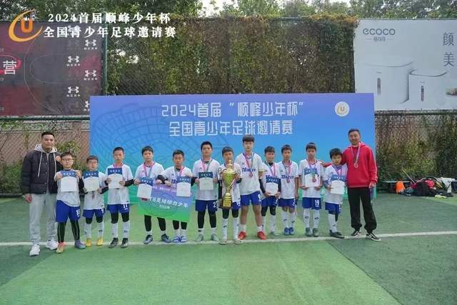 伊劳拉在利物浦的执教风格：重视场上互动与高强度训练